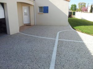 Béton désactivé blanc et bleu